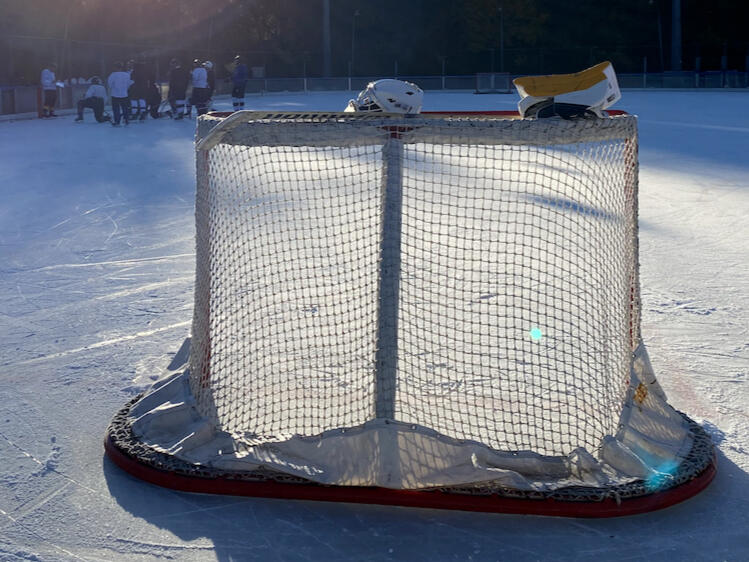 Eishockey Training Eissportzentrum Ost morgens Tor